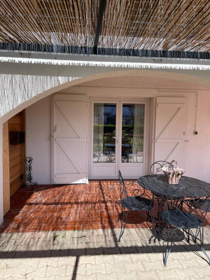 Les Flo Location Apartment Aigues-Mortes Luaran gambar